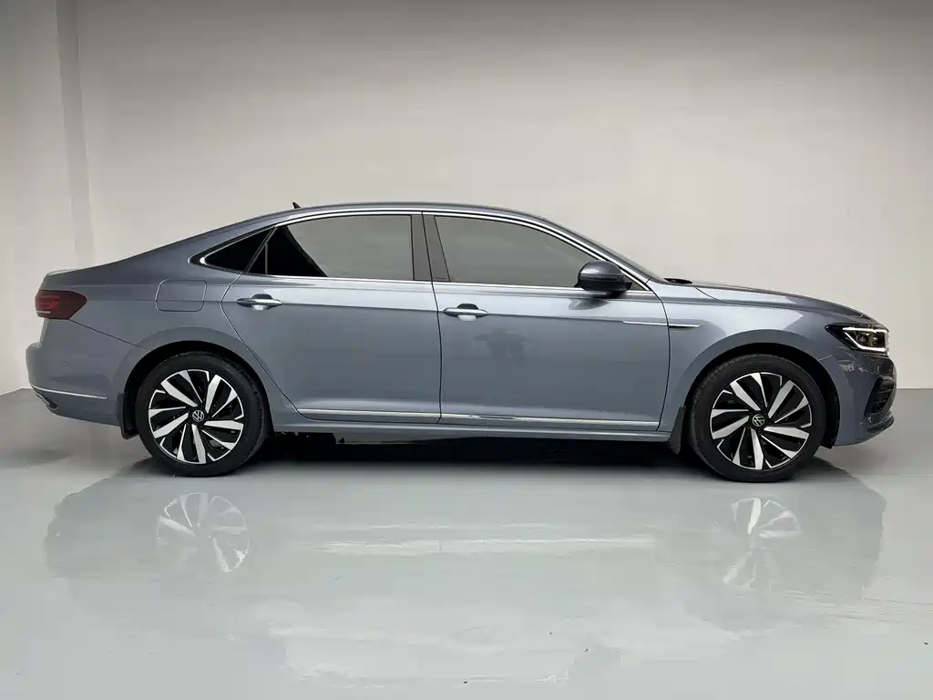 Volkswagen Passat 2022 330TSI Luxury Edition