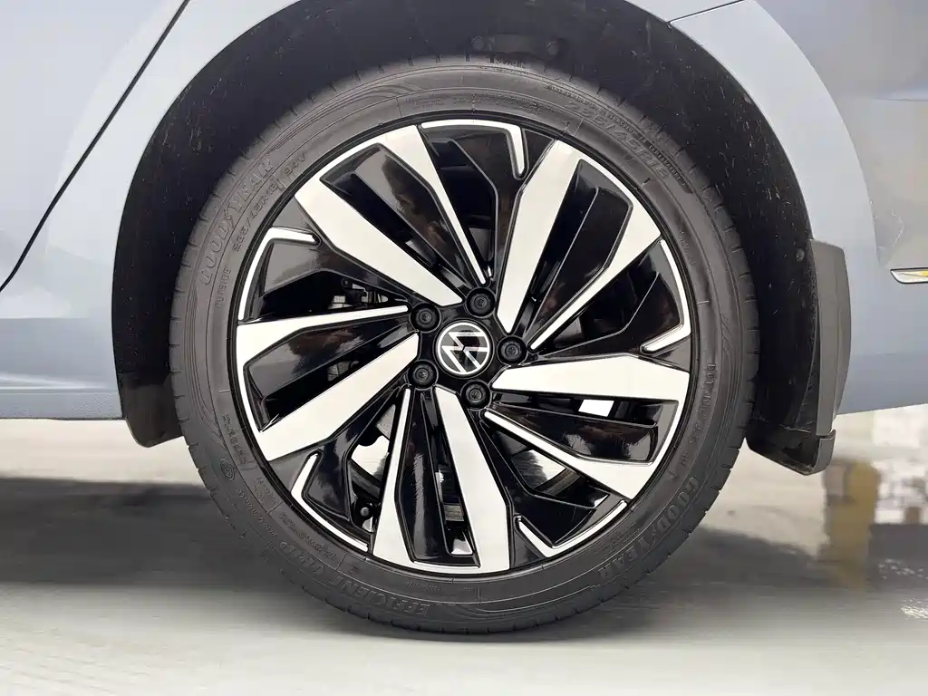 Volkswagen Passat 2022 330TSI Luxury Edition