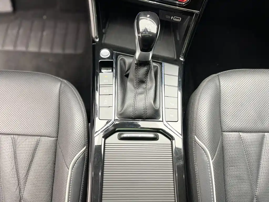 Volkswagen Passat 2022 330TSI Luxury Edition