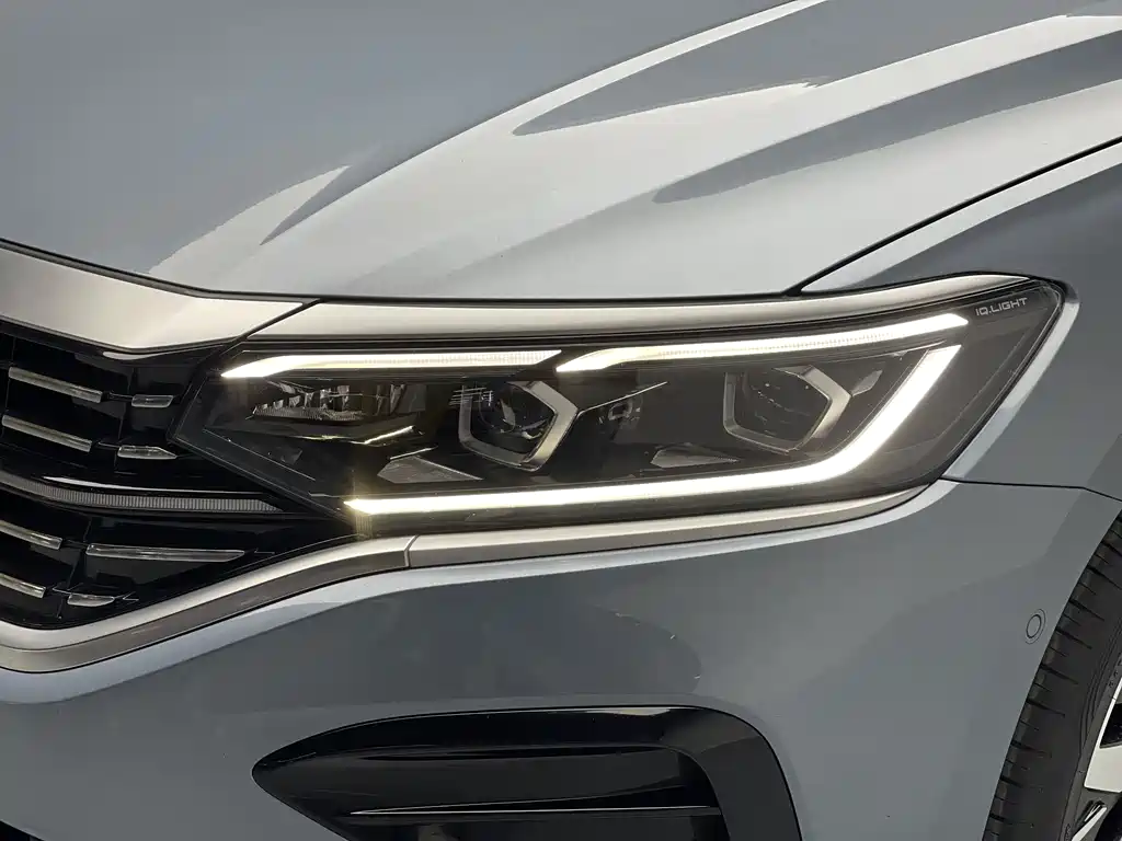 Volkswagen Passat 2022 330TSI Luxury Edition