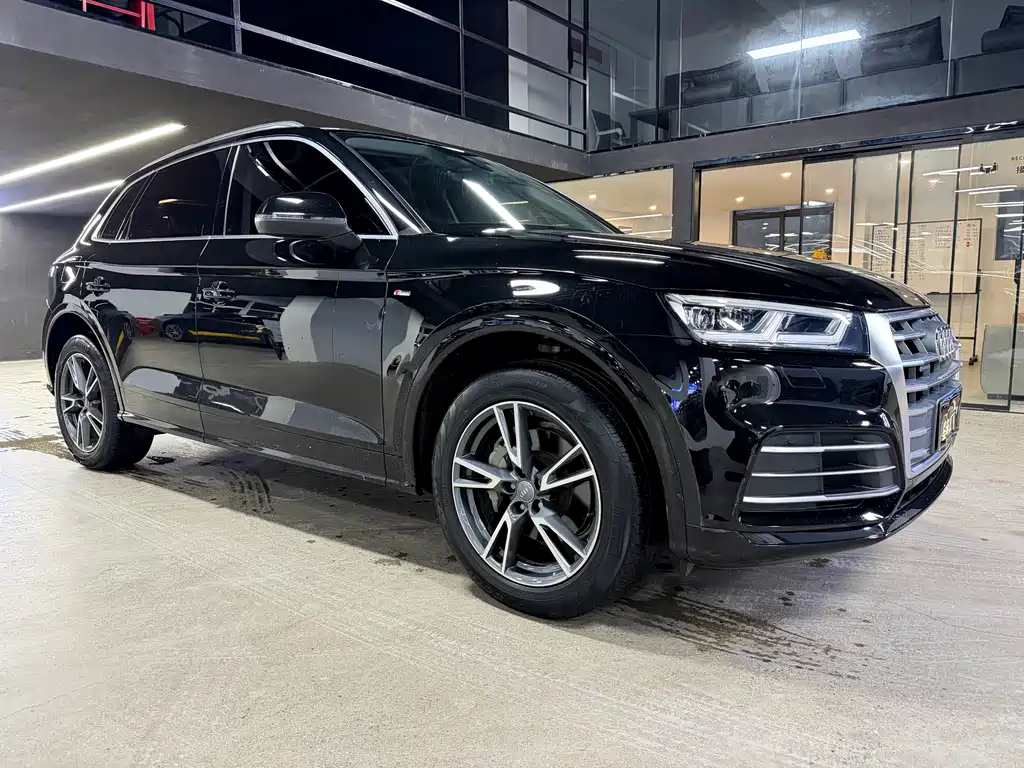 Audi Q5L 2018 40 TFSI Fashion Edition China VI
