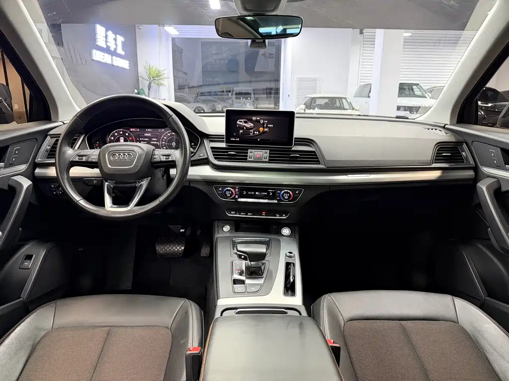 Audi Q5L 2018 40 TFSI Fashion Edition China VI