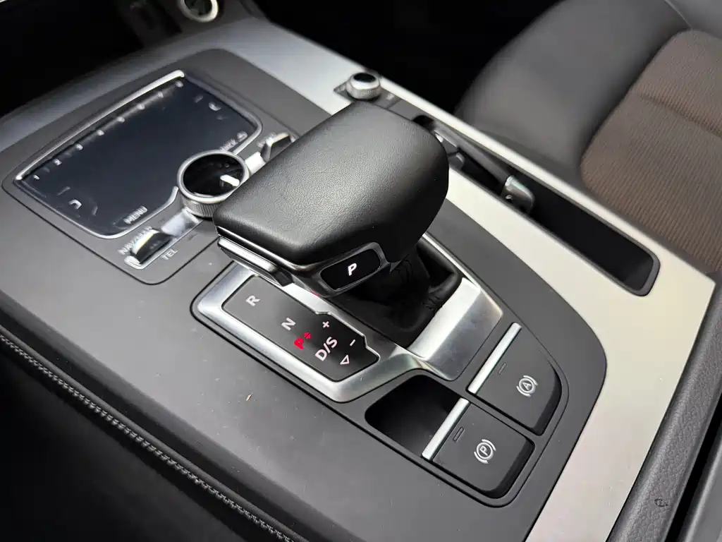 Audi Q5L 2018 40 TFSI Fashion Edition China VI