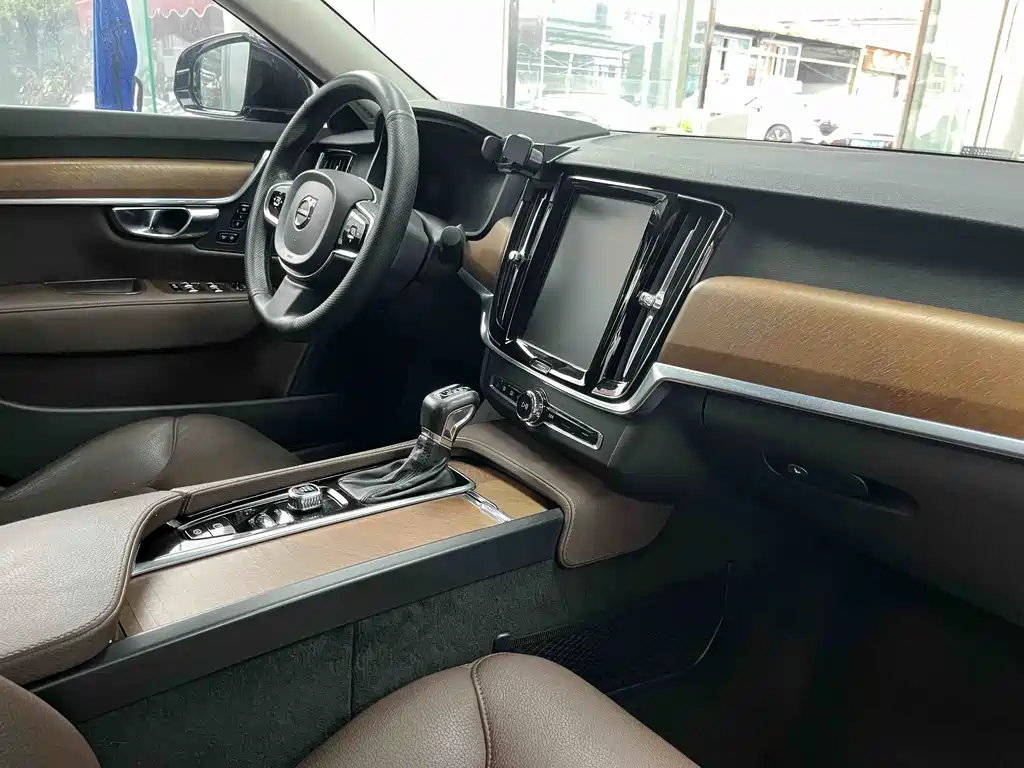 Volvo S90 2020 T5 Momentum Luxury Edition
