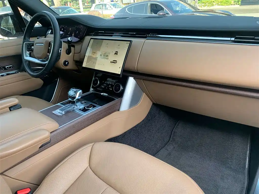 Range Rover 2023 3.0 L6 360PS SE