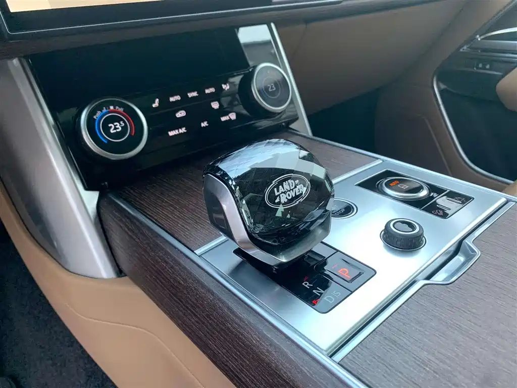 Range Rover 2023 3.0 L6 360PS SE