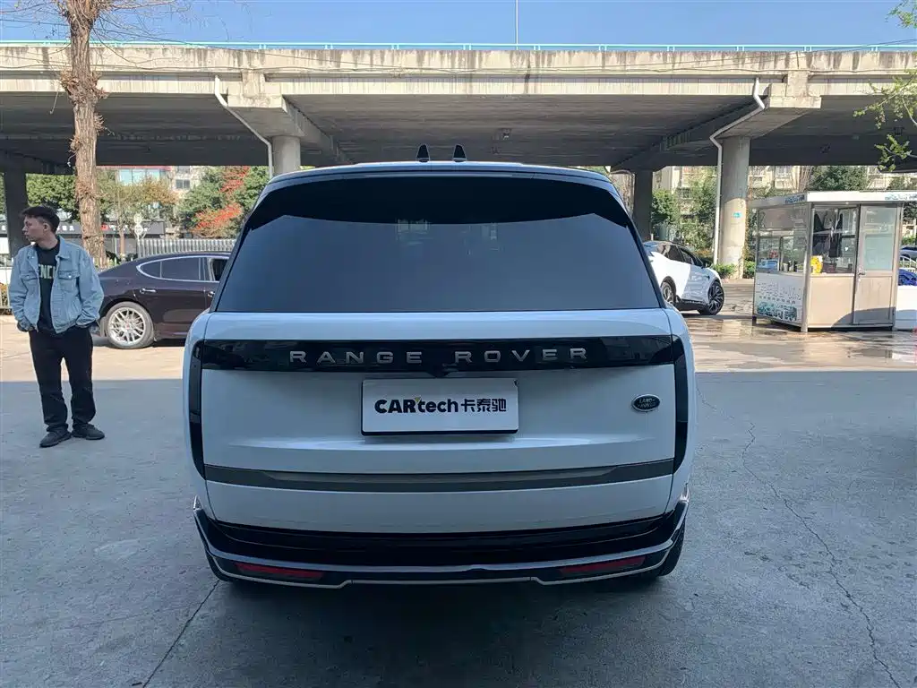 Range Rover 2023 3.0 L6 360PS SE