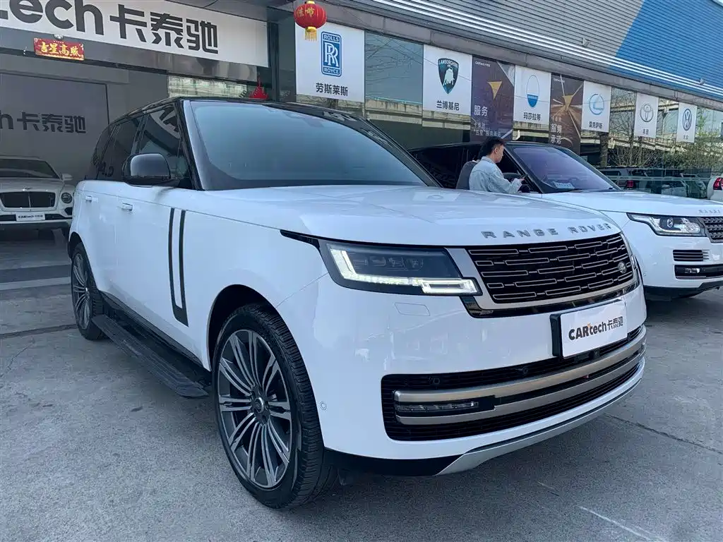 Range Rover 2023 3.0 L6 360PS SE