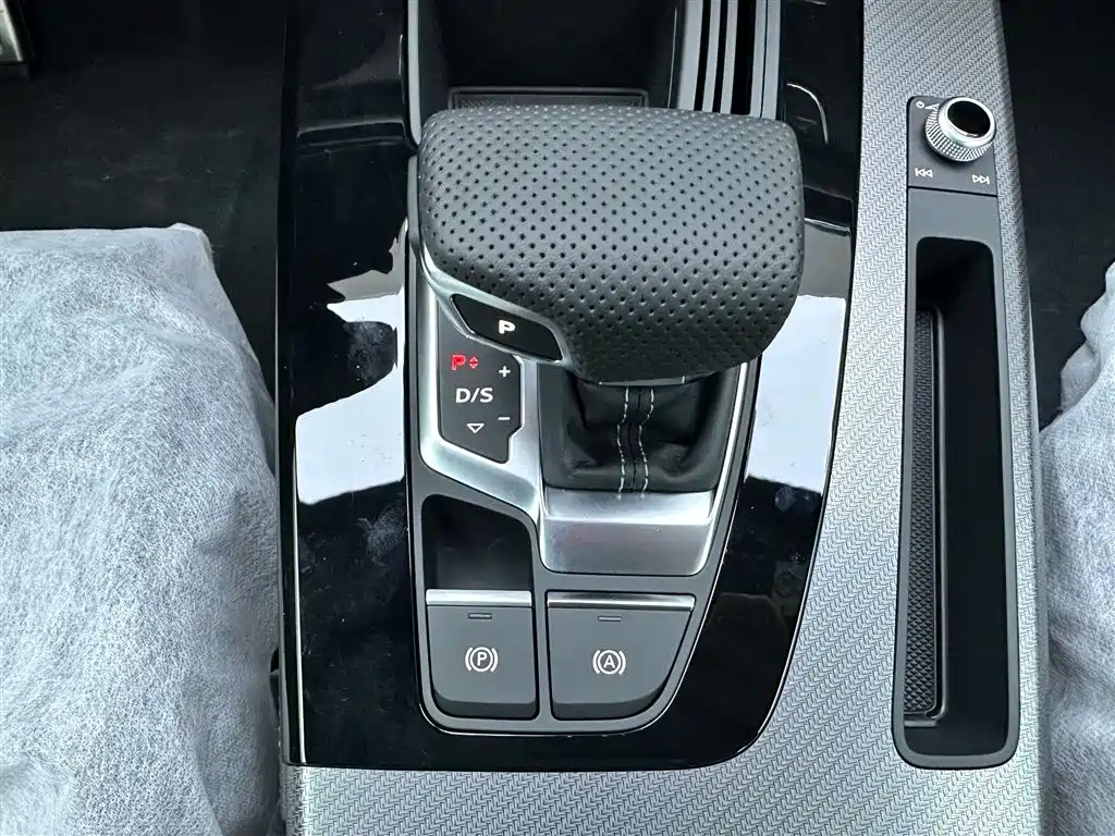 Audi Q5L 2024 40 TFSI Luxury Dynamic Edition