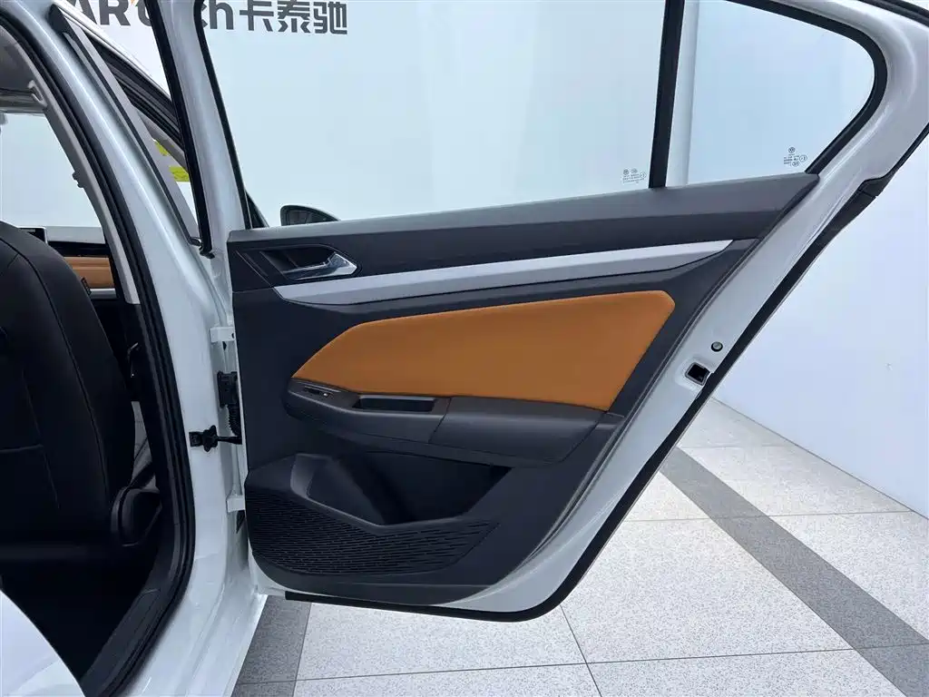 Bora 2025 Facelift 200TSI DSG Yuexing Navigation Edition