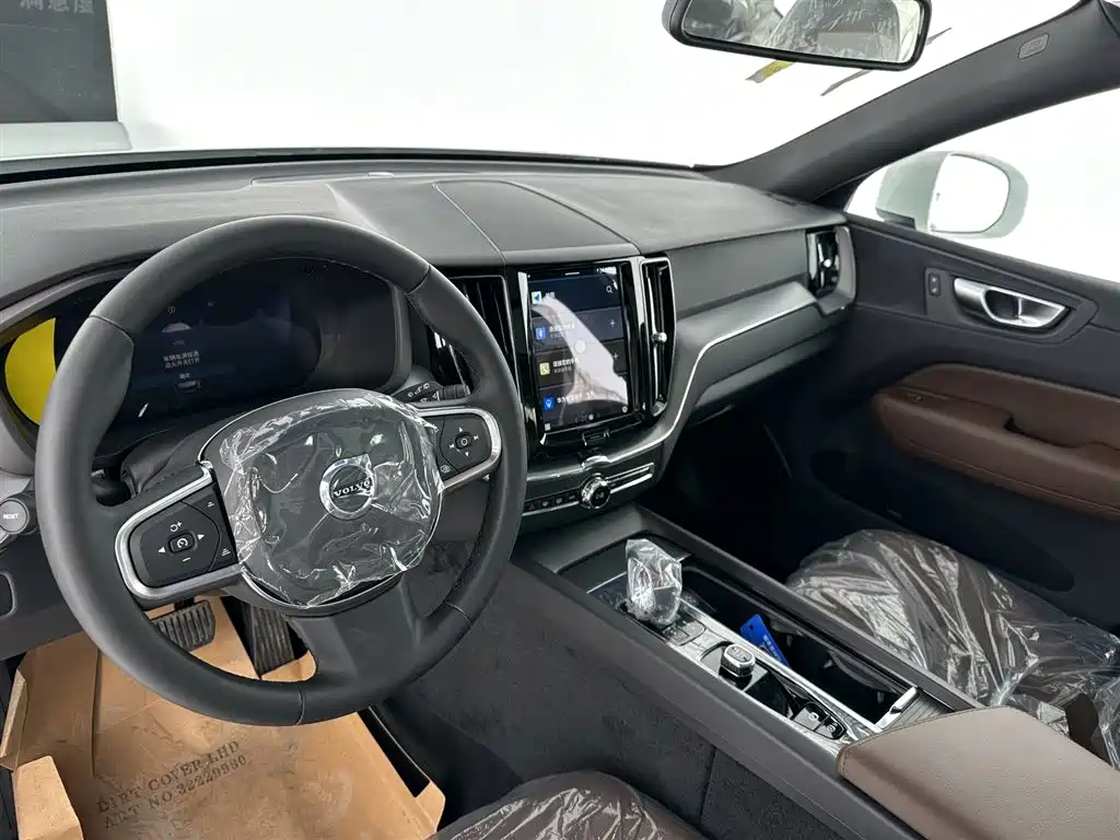 Volvo XC60 2024 B5 AWD Momentum Luxury Edition