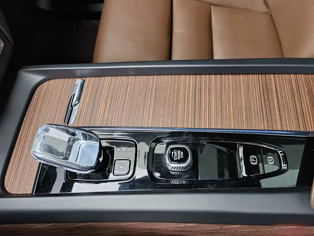 Volvo XC60 T8 Plug-in Hybrid AWD Long Range Plus 2024