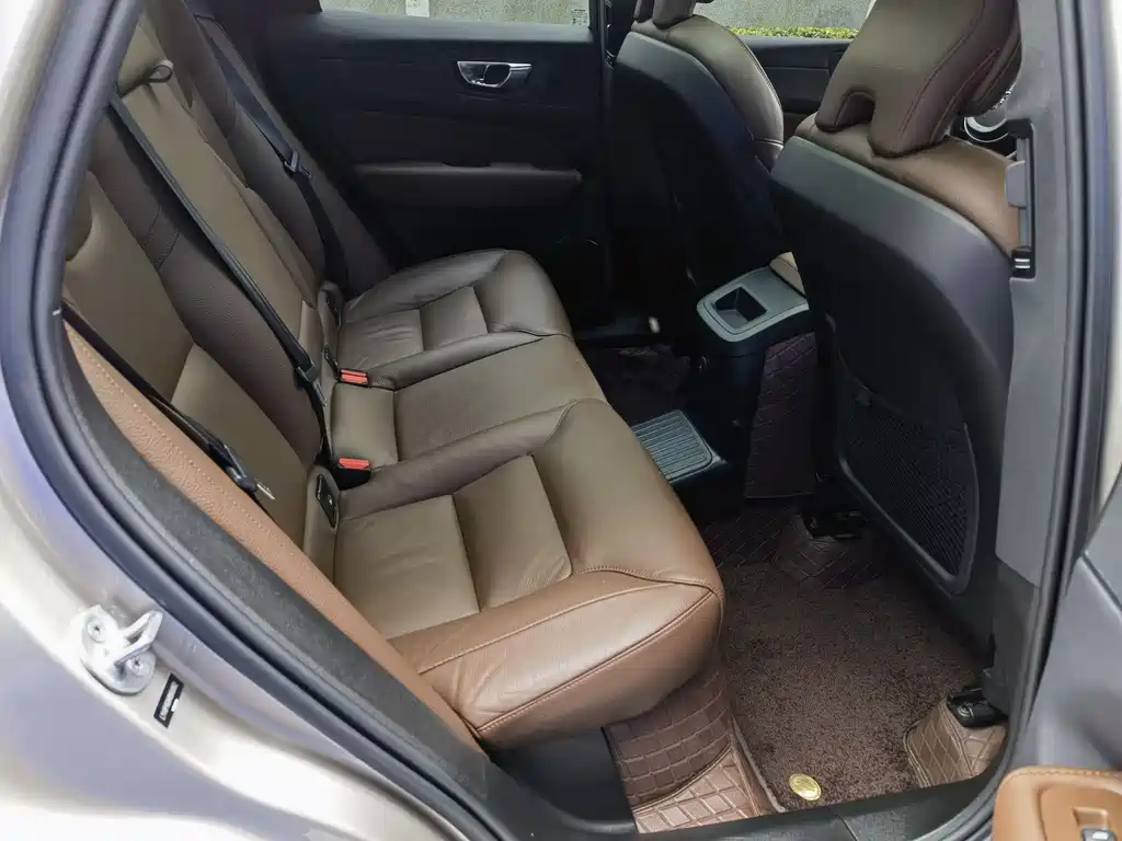 Volvo XC60 T8 Plug-in Hybrid AWD Long Range Plus 2024