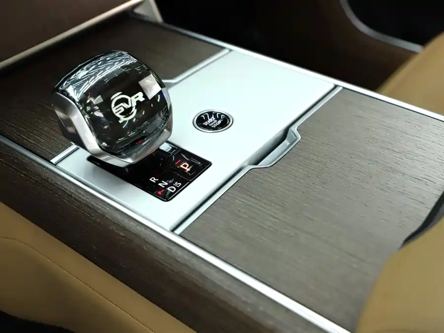 Range Rover 2024 3.0 L6 360PS Vogue