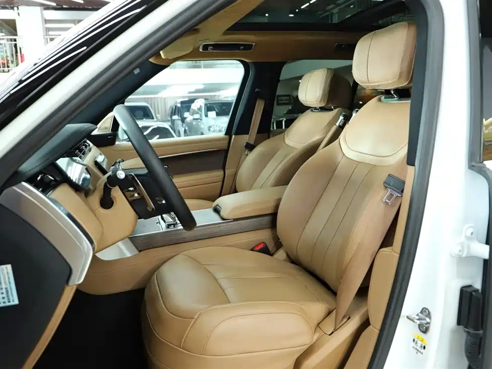 Range Rover 2024 3.0 L6 360PS Vogue