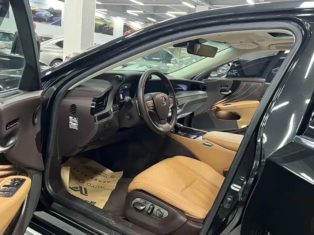 Lexus LS 500h Excellence Edition 2020 China VI