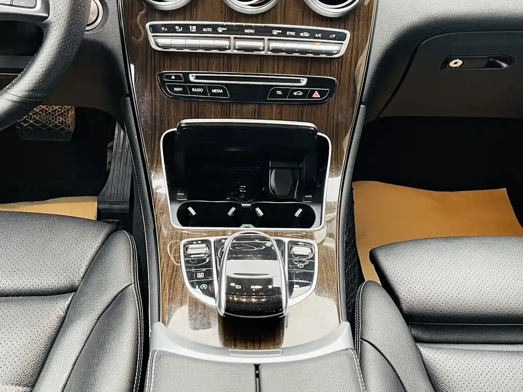 Mercedes-Benz GLC 2019 Facelift GLC 260 L 4MATIC Luxury