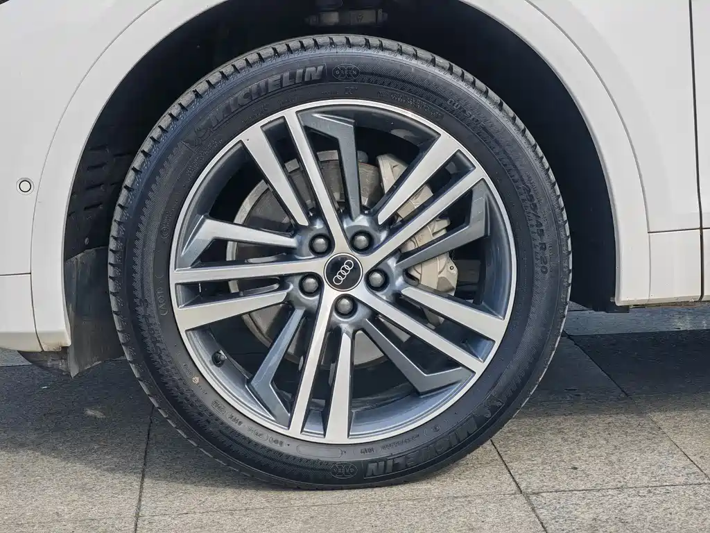 Audi Q5L 2022 40T Luxury Dynamic Edition