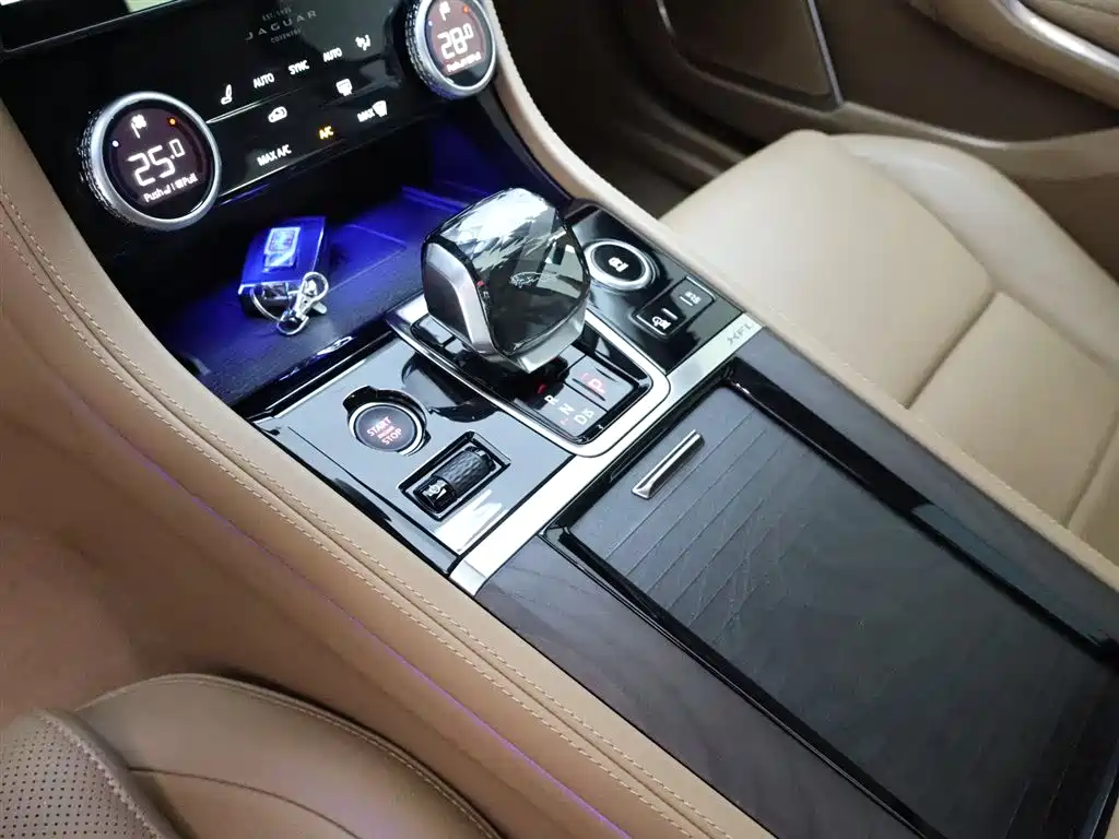 Jaguar XFL 2024 P250 RWD Premium Luxury Edition