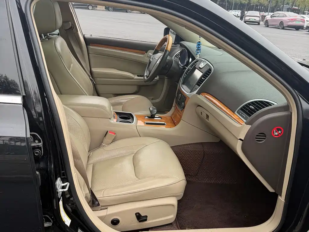 Chrysler 300C Import 2013 Model 3.6L Premium Edition
