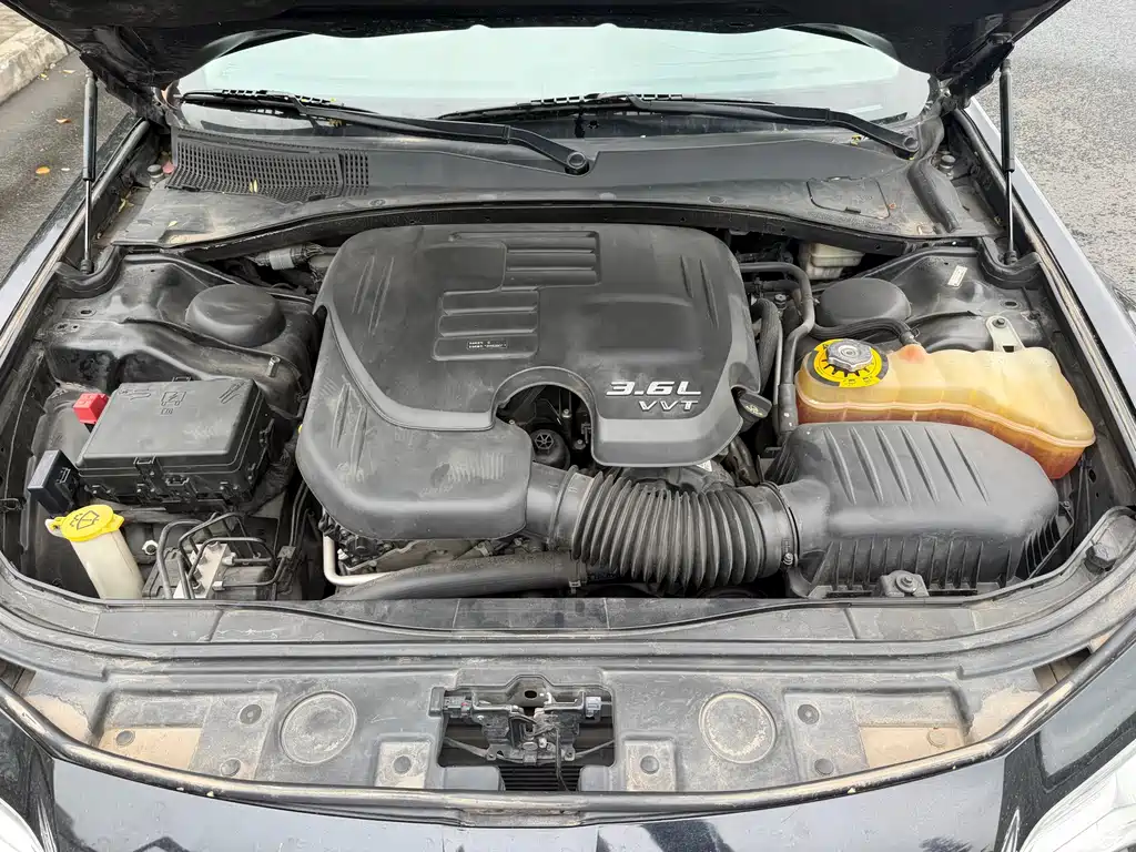 Chrysler 300C Import 2013 Model 3.6L Premium Edition