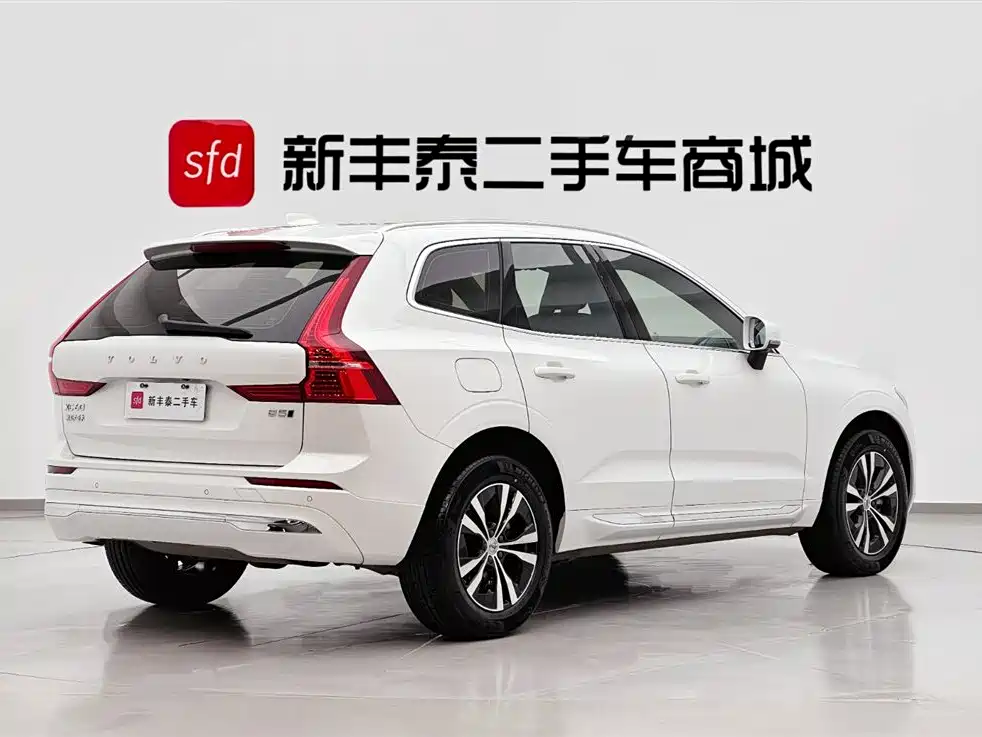 Volvo XC60 2024 B5 AWD Momentum