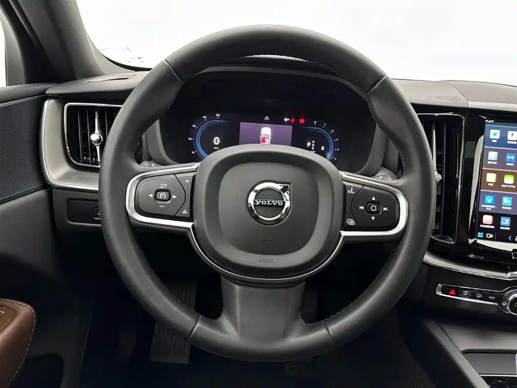 Volvo XC60 2024 B5 AWD Momentum