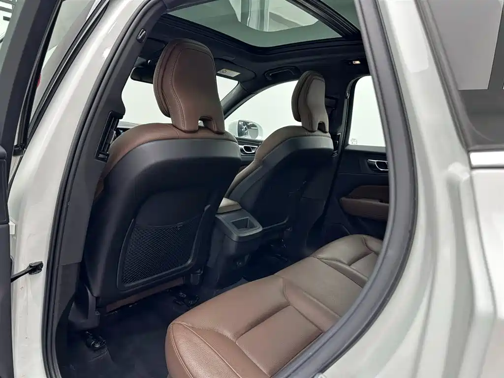 Volvo XC60 2024 B5 AWD Momentum