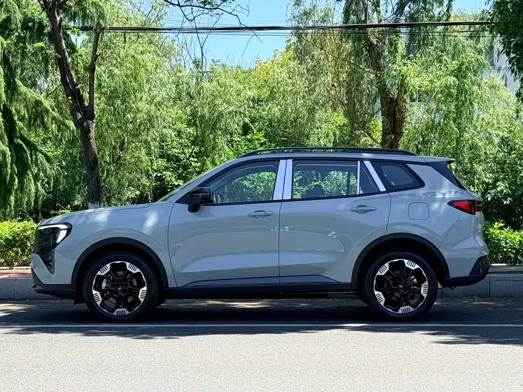 Ford Equator Sport PHEV 2025 Platinum Edition