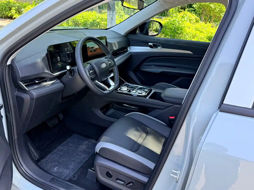 Ford Equator Sport PHEV 2025 Platinum Edition