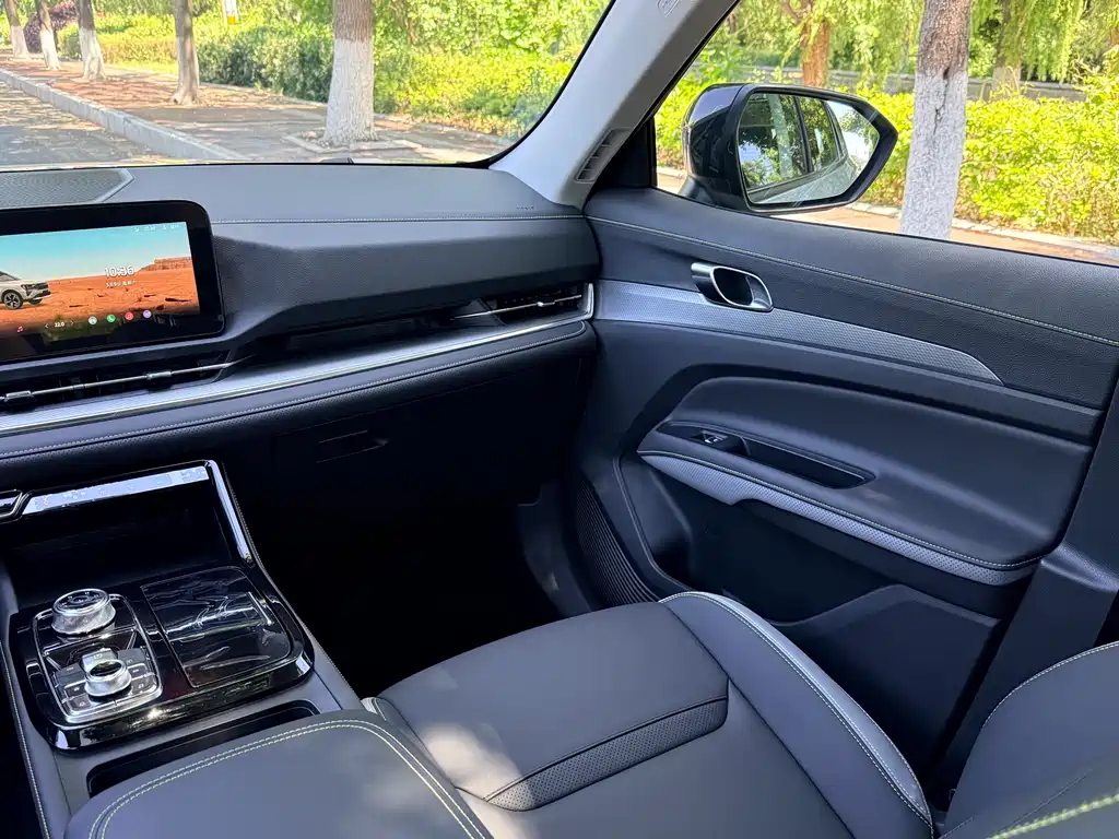 Ford Equator Sport PHEV 2025 Platinum Edition