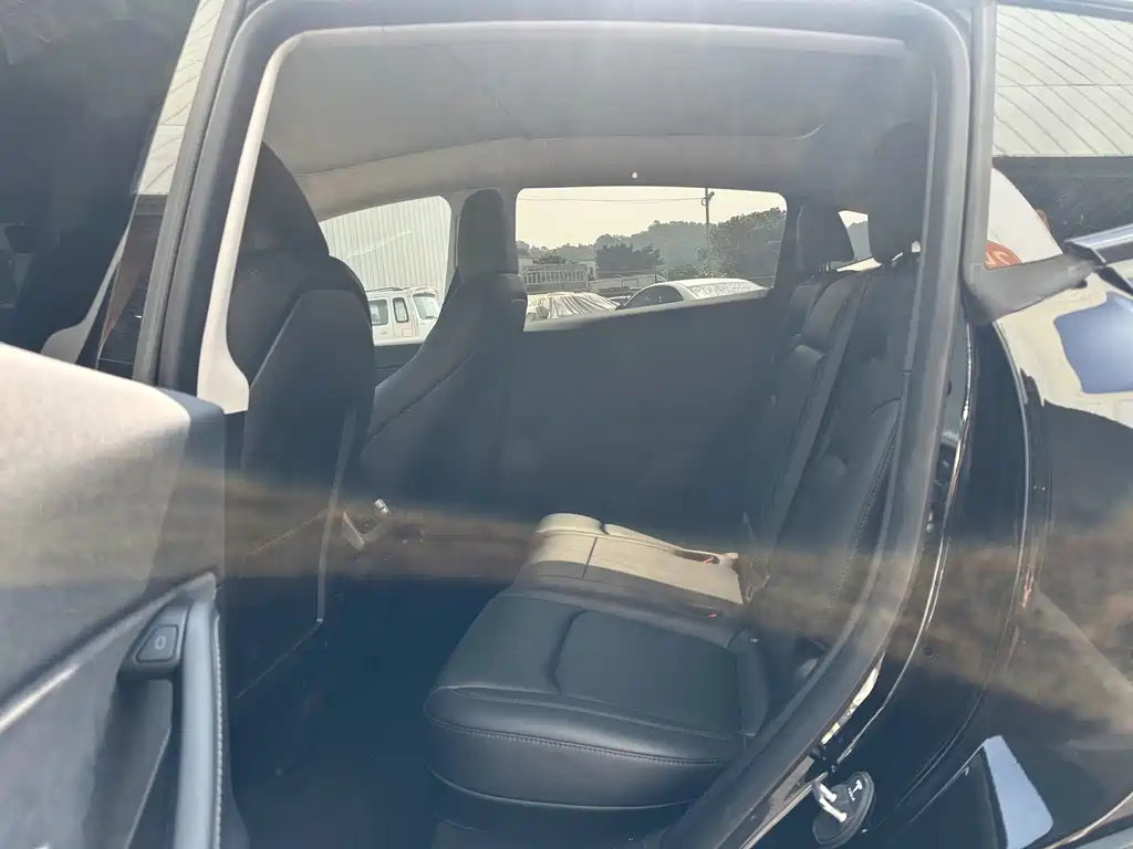 Tesla Model Y 2023 RWD