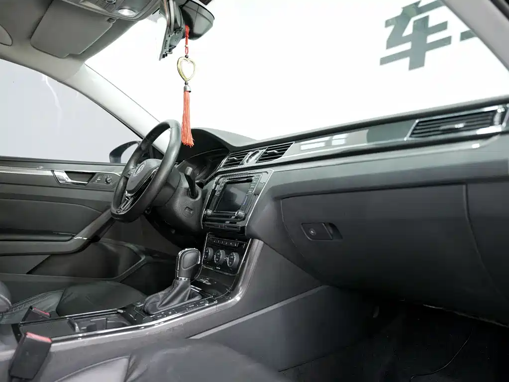 Volkswagen Passat 2017 330TSI DSG Yuzun Edition
