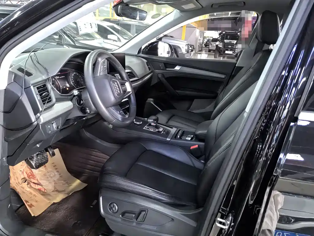 Audi Q5L 2018 40 TFSI Rongxiang Jinqu Type China V