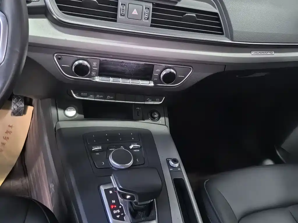 Audi Q5L 2018 40 TFSI Rongxiang Jinqu Type China V