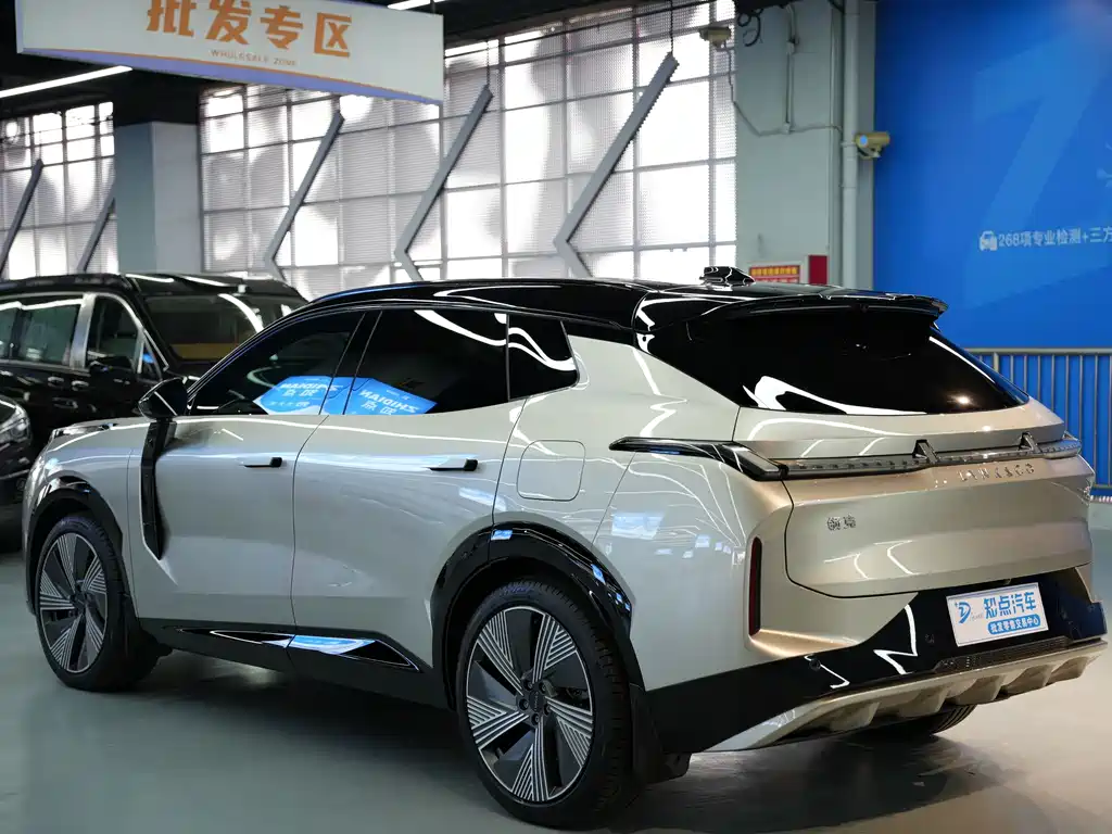 Lynk & Co 08 EM-P 2023 220km AWD Performance Halo