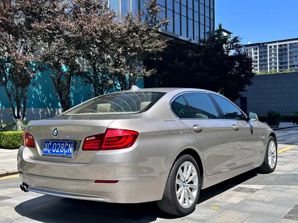 BMW 5 Series 2013 530Li Leading Edition