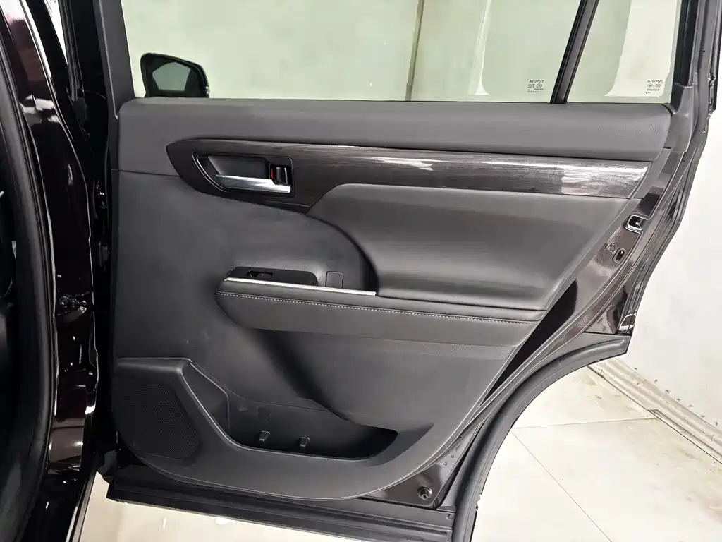 Crown Kluger 2022 2.0T AWD Sport Edition