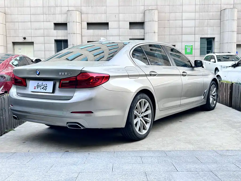 BMW 5 Series 2018 528Li Launch Edition