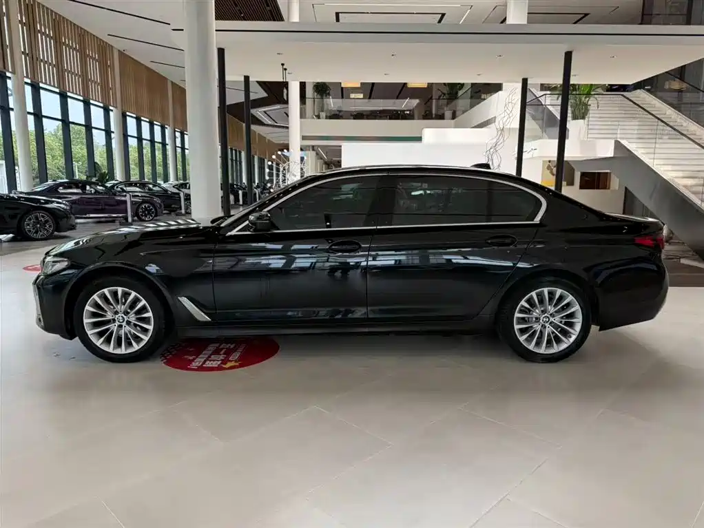 BMW 5 Series 2021 525Li Luxury Package