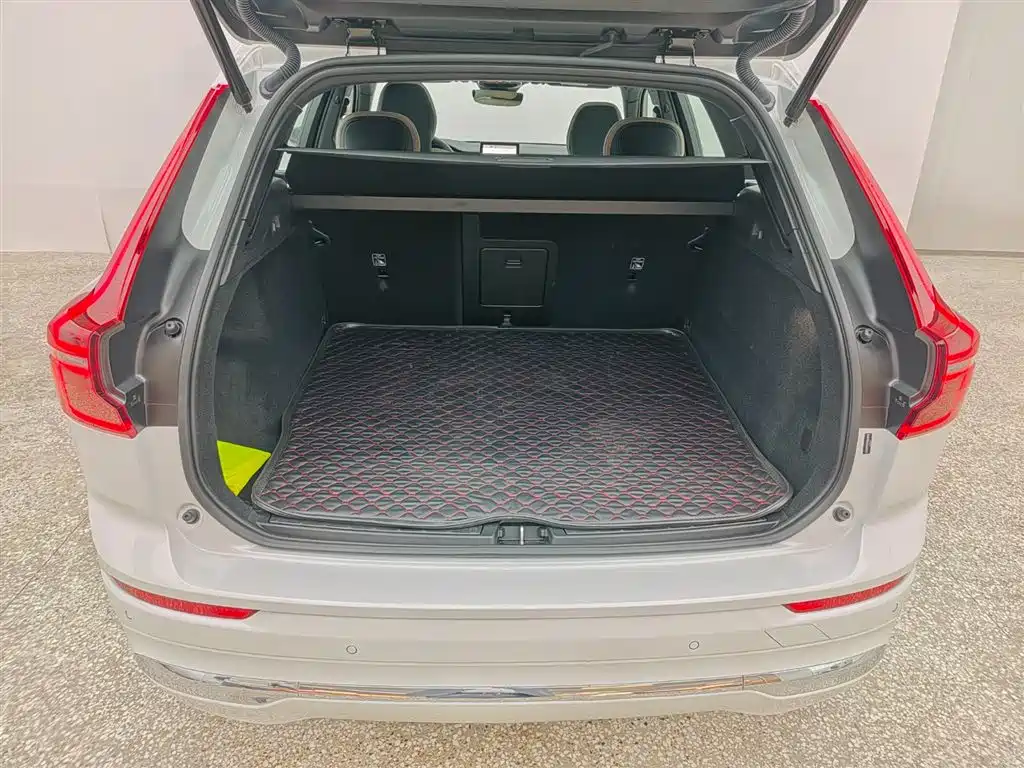 Volvo XC60 2026 B5 AWD Momentum Luxury Edition