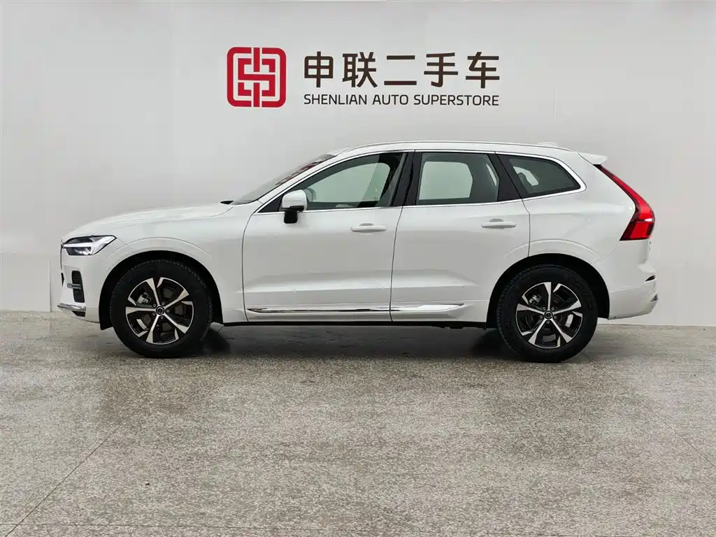 Volvo XC60 2026 B5 AWD Momentum Luxury Edition