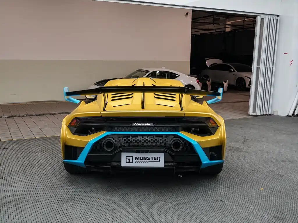 Lamborghini Huracán STO 2021