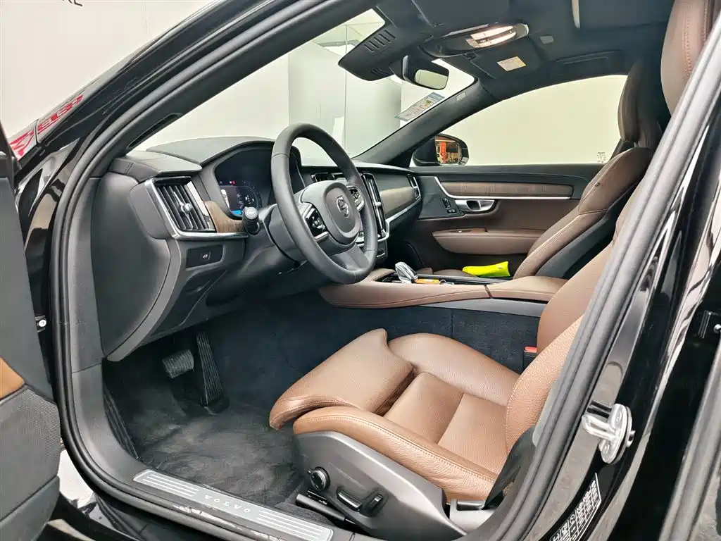 Volvo S90 2024 B5