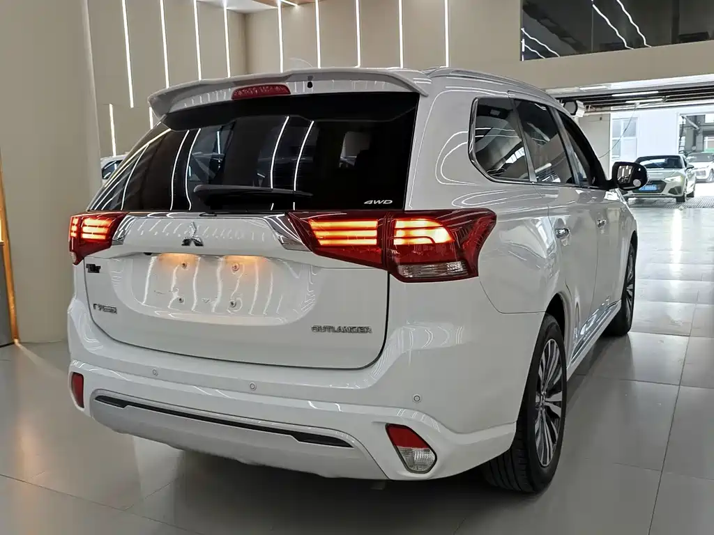 Mitsubishi Outlander 2020 2.4L 4WD Zhi Xiang Edition 5-Seater