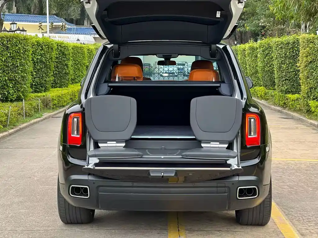 Rolls-Royce Cullinan 2018 Four-Seater