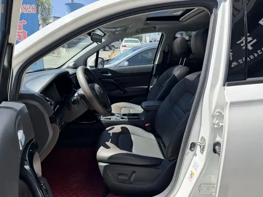 GAC Trumpchi GS4 2017 235T Automatic 2WD Luxury Smart Connect Edition