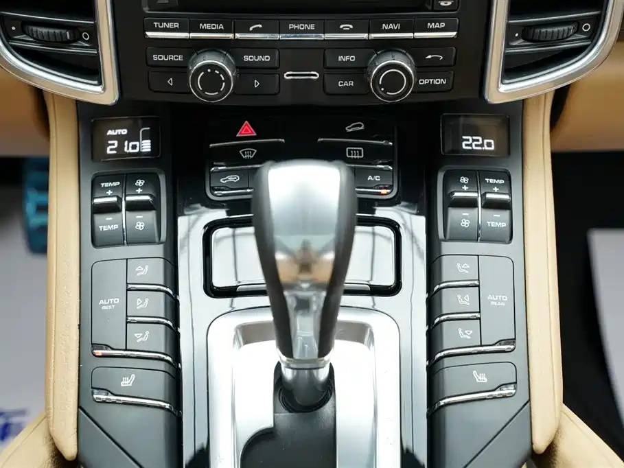 Cayenne 2014 Platinum Edition 3.0T