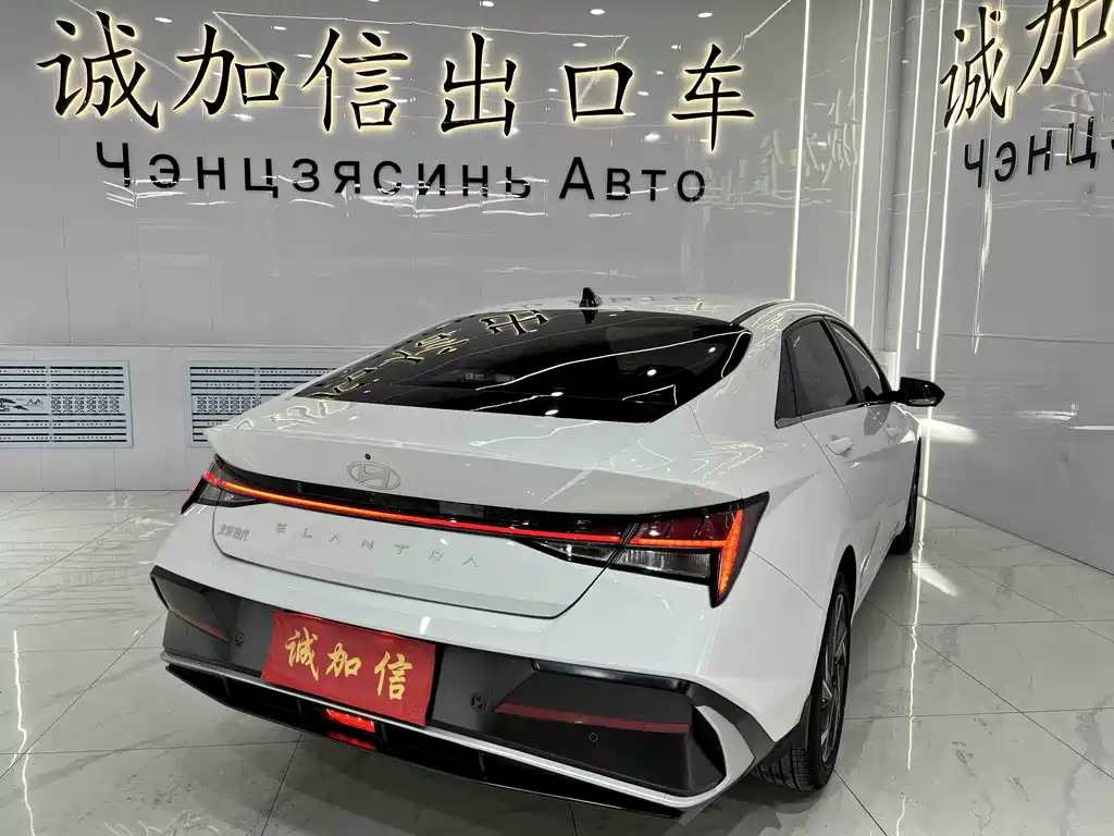 Hyundai Elantra 2023 1.5L CVT LUX Premium Edition