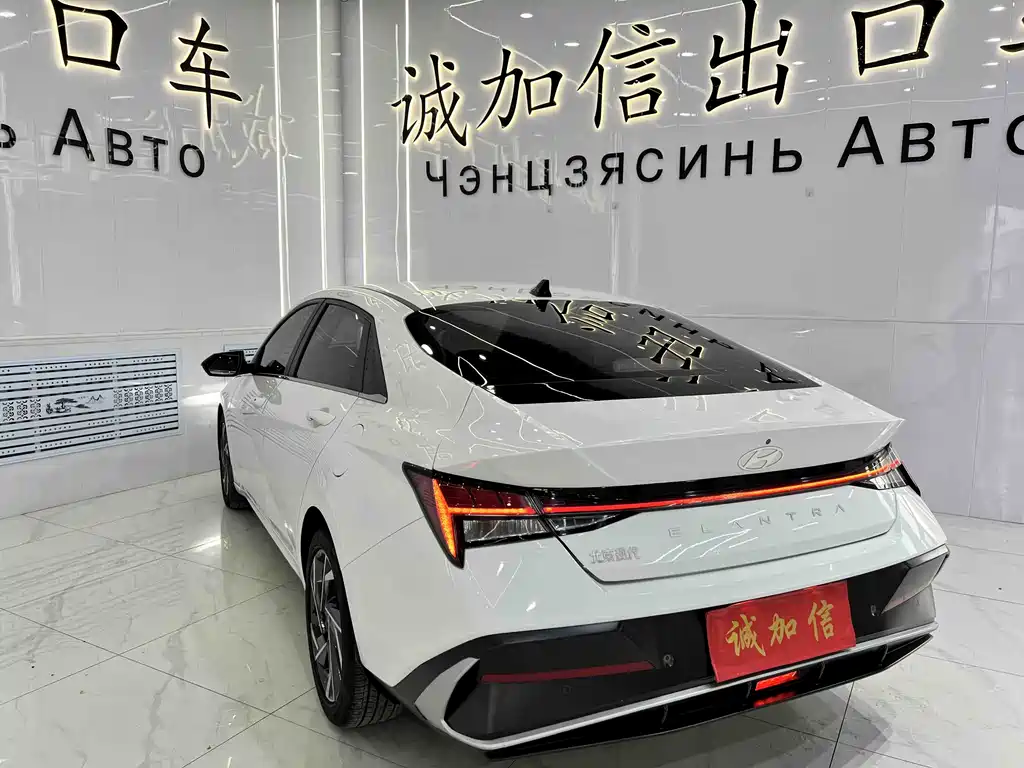 Hyundai Elantra 2023 1.5L CVT LUX Premium Edition